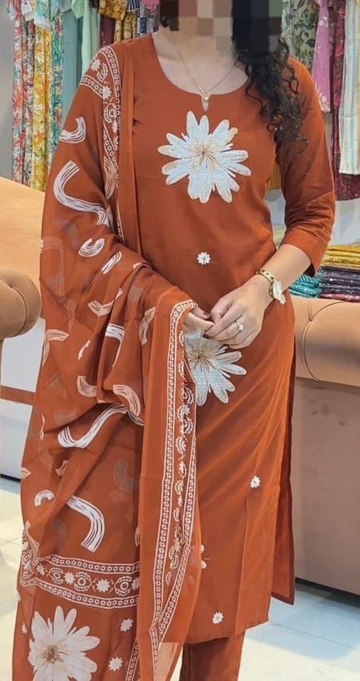 Cotton machine embroidered set - Image 3